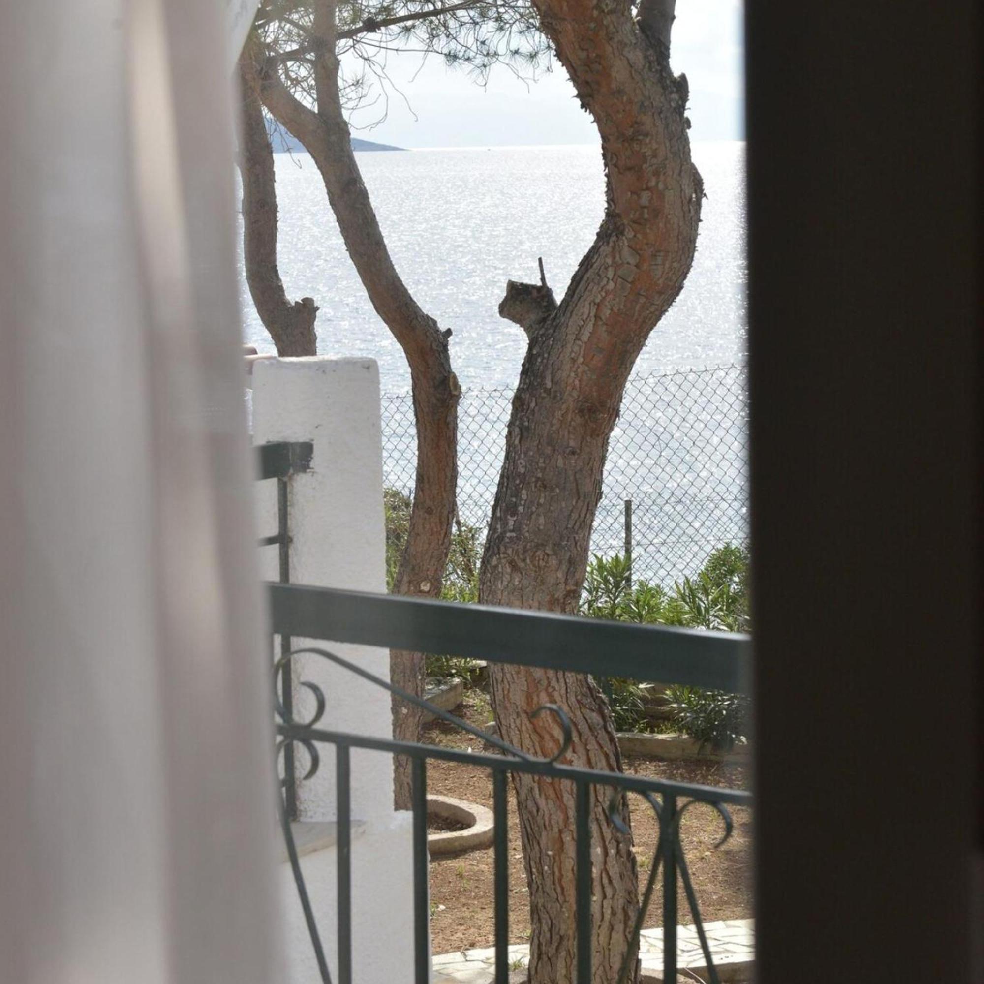 Salamis Beachfront House Exterior photo